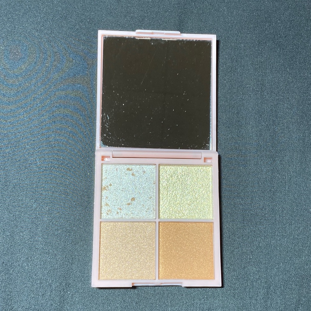 Kinder glow highlighter pallete